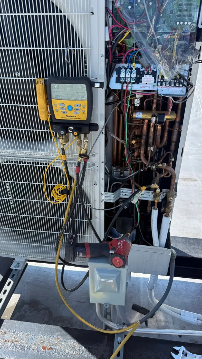 Wiring and commissioning an outdoor unit with a digital manifold gauge
